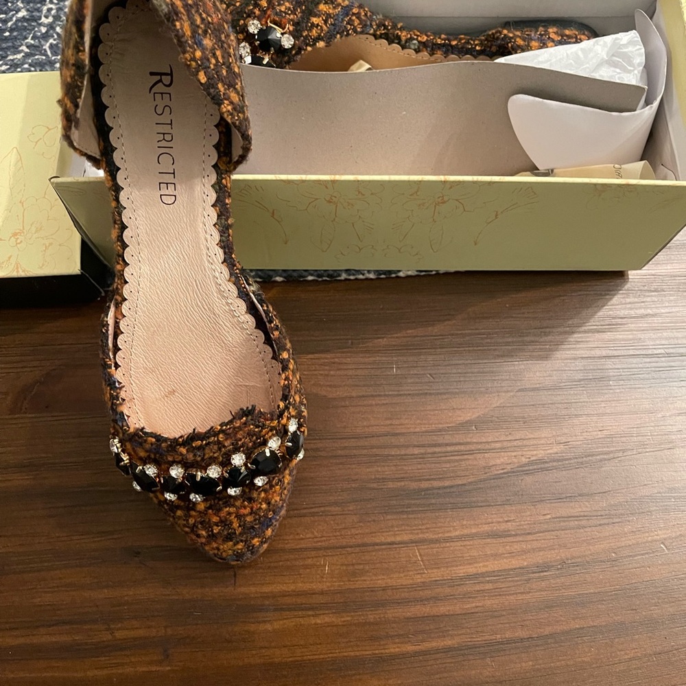 New! Never worn flat shoes with jewels! You can dress up or down.